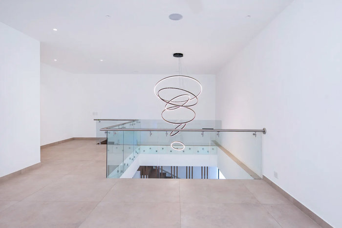 Casa de Lujo con Piscina Privada en Los Laureles en Escazú, San José — $999,000 - Foto 3 de 6