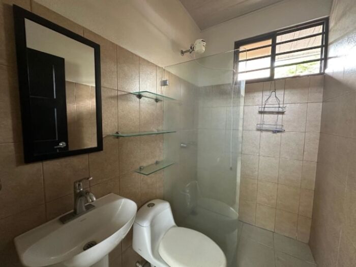APARTAMENTOS AMUEBLADOS PARA VIVIR O ALQUILAR EN QUEPOS. en Quepos, Puntarenas — $175,980