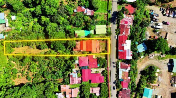 SE VENDE CASA AMPLIA CON APARTAMENTO INDEPENDIENTE Y GRAN TERRENO EN PALMA CORES en Daniel Flores, Pérez Zeledón, San José — $165,000
