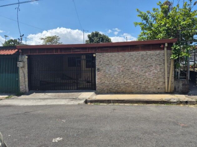 Casa en venta en Guadalupe en Guadalupe, Goicoechea, San José — ₡ 80 000 000