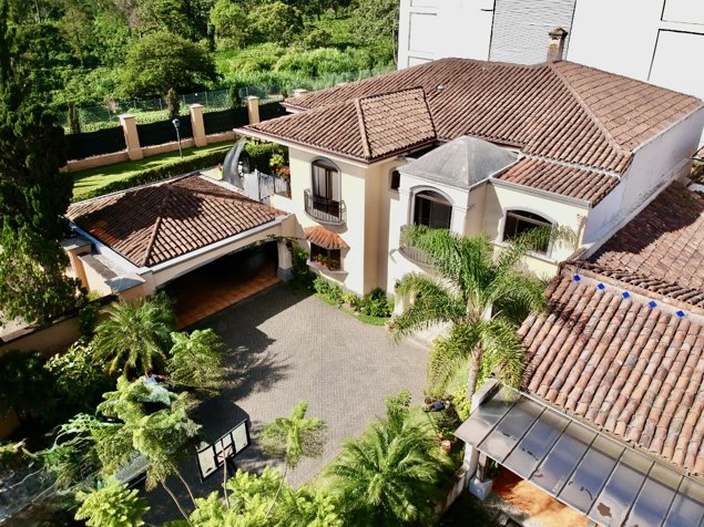 Venta de casa en Curridabat, Cipreses - En condominio in Granadilla, Curridabat, San José — $1,000,000 - Photo 2 of 21