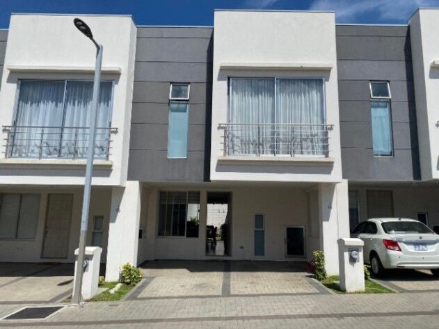 Venta de Casa en Santo Domingo de Heredia. RAH 25-1886 en Santo Tomás, Santo Domingo, Heredia — ₡ 135 000 000