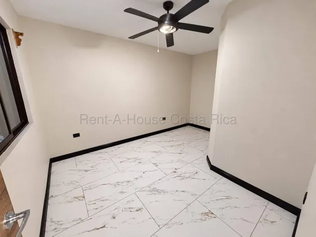Venta de casa de 6 habitaciones con amplio estacionamiento en El Coyol #27-897 GS en Alajuela — $269,000 - Foto 3 de 16