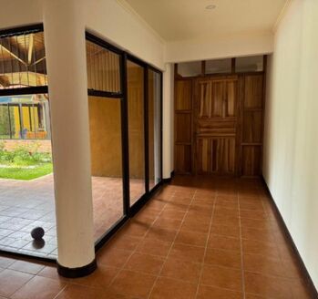 Venta de casa en Santo Domingo de Heredia. RAH 26-428  en Santo Tomás, Santo Domingo, Heredia — $650,000 - Foto 4 de 14
