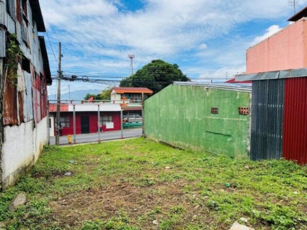 Venta de Lote en Heredia. RAH 26-1498 USO DE SUELO MIXTO en Heredia — $135,000