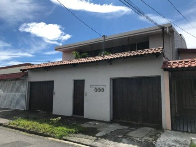 Propiedad Multifamiliar en Exclusiva Zona Residencial en Zapote, San José — $388,000
