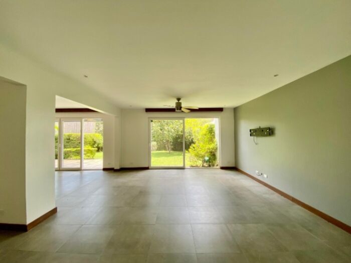 Alquiler de casa en condominio, Guachipelín, Escazú. RAH 26-128  en San Rafael, Escazú, San José — $3,500