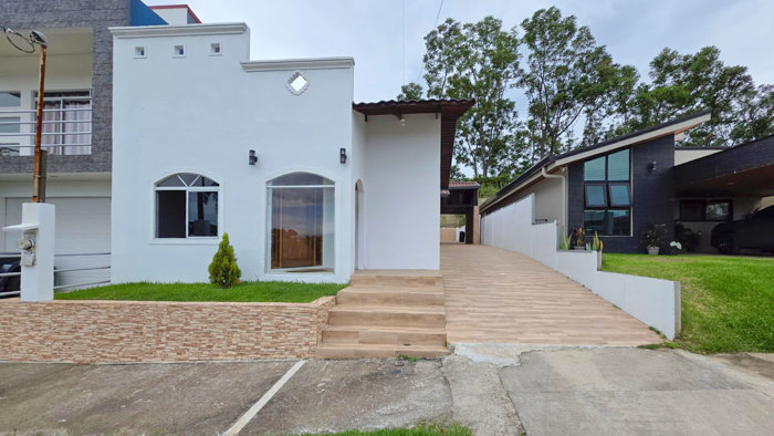 House for Sale in Las Calas Condominium, Grecia, Alajuela in Mercedes, Atenas, Alajuela — ₡ 105 000 000