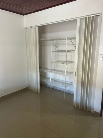 VENTA DE CASA, SAN JOSÉ, GUADALUPE, EL CARMEN, URBANIZACIÓN BERNARDO IGLESIAS - 9709043 en Guadalupe, Goicoechea, San José — ₡ 90 000 000