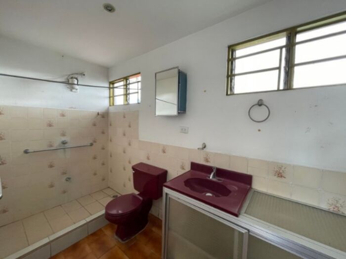Venta de Casa + 4 APTOS en Catedral, San José. RAH 26-1912 in Catedral, San José — ₡ 150 000 000
