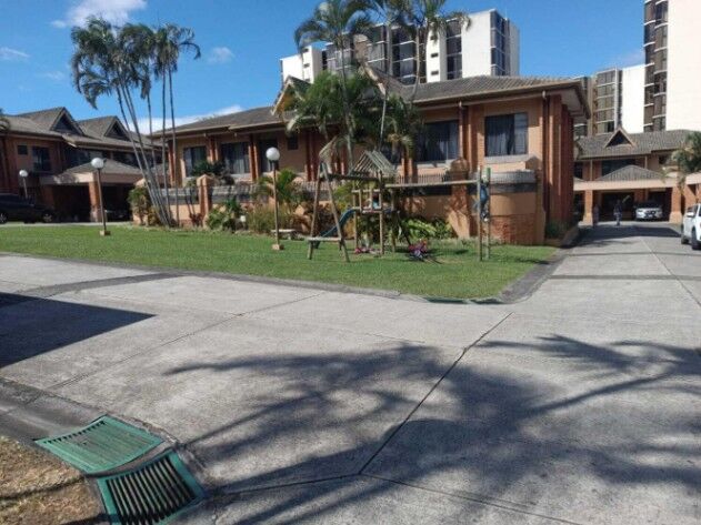 Venta de Casa Amplia y Versátil en Bello Horizonte, Escazú / Mls. 25-1165 OFC JB en San Rafael, Escazú, San José — $265,000