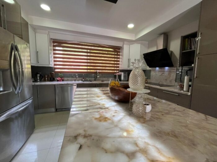 Venta de Casa en Lindora Valles del Sol Santa Ana in Santa Ana, San José — $1,800,000