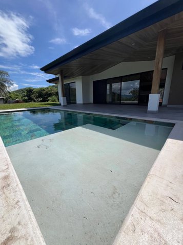 Casa Nueva Moderna con Vistas Panorámicas en Roca Verde en Atenas, Alajuela — $695,000 - Foto 2 de 19