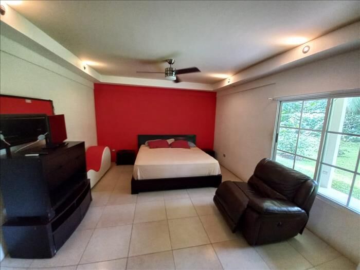 Hermosa Casa de Playa. en Cahuita, Talamanca, Limón — $429,000