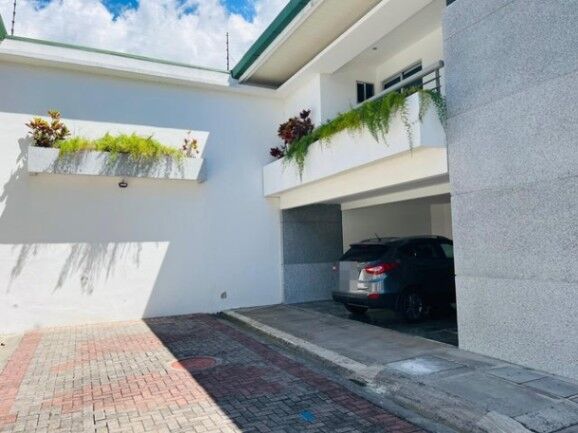 MLS-26-1123 VENTA HERMOSA CASA ESCAZU SAN JOSE in Escazú, San José — $320,000