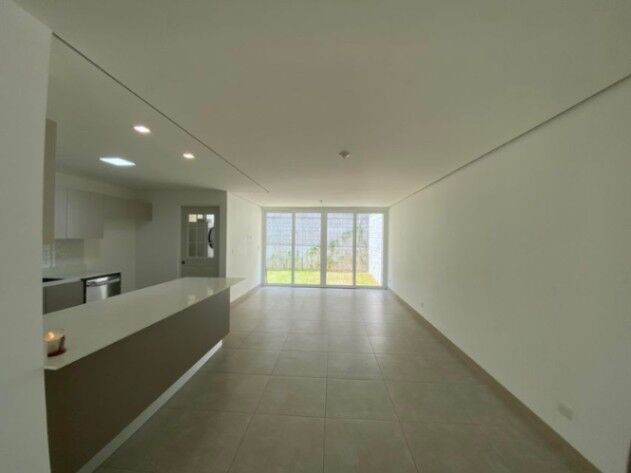 Casa moderna en San Rafael de Escazú, lista para estrenar en San Rafael, Escazú, San José — $2,200