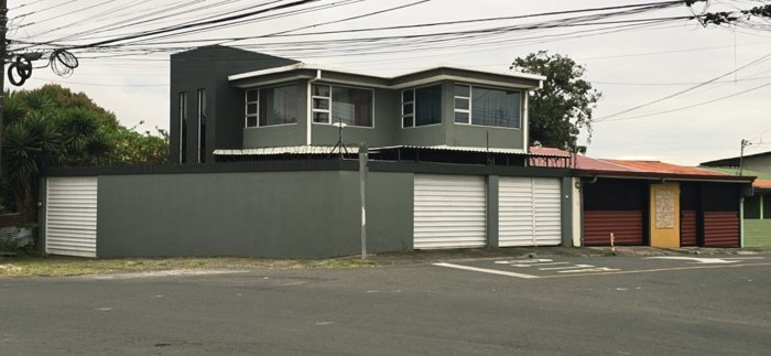 Casa esquinera de 2 plantas, 3 habitaciones y 3 parqueos | La Trinidad, Moravia in La Trinidad, Moravia, San José — ₡ 120 000 000