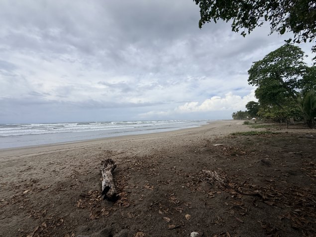 2 Hectáreas Frente al Océano Pacífico en Playa Esterillos en Parrita, Puntarenas — $1,800,000 - Foto 2 de 13