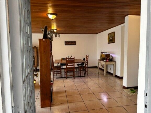 Venta de hermosa casa en Zapotes yoses /25-312 en Zapote, San José — $195,000 - Foto 2 de 14