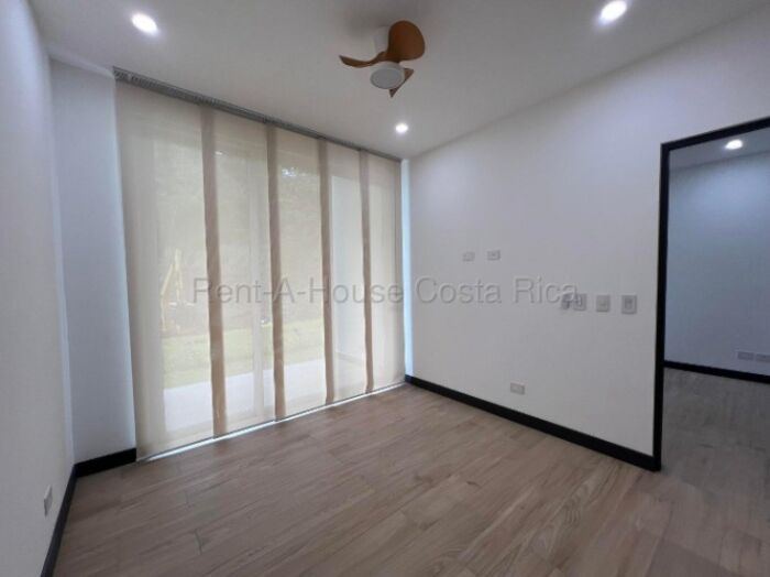 Se alquila apartamento en Santa Ana San José 26-1960 en Santa Ana, San José — $1,300