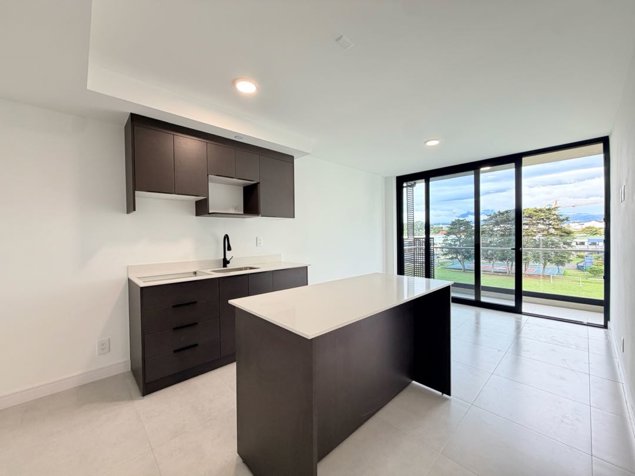 SE ALQUILA SKY SABANA EL APARTAMENTO MÁS GRANDE en Mata Redonda, San José — $1,400 - Foto 2 de 18