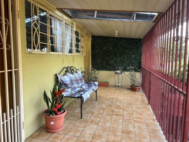 VENDO PROPIEDAD DE 2 PISOS EN HEREDIA. in Heredia — ₡ 58 000 000