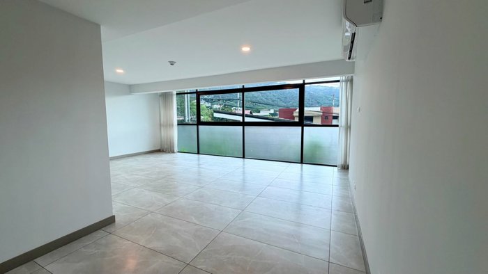 Alquiler o venta de apartamento en condominio Chirca Escazú en Escazú, San José — $2,500