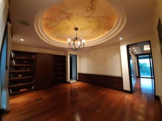 Alquiler de Lujosa Mansión en Pozos de Santa Ana.  en Pozos, Santa Ana, San José — $10,000