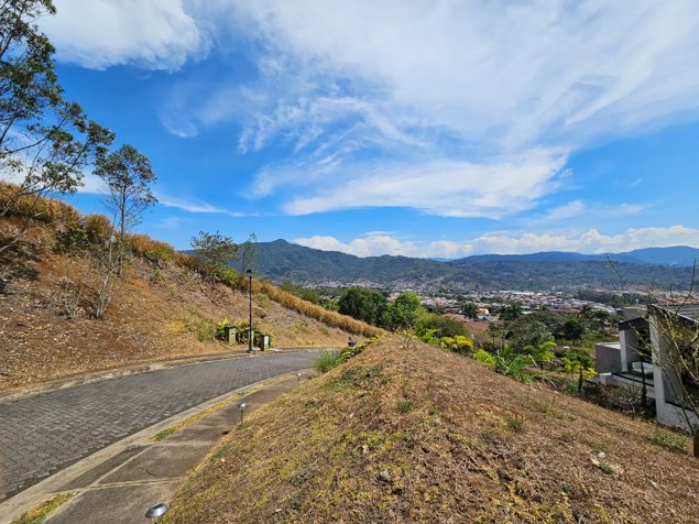 se vende lote en colinas Montealegre EM 1518 in Tirrases, Curridabat, San José — $300,000 - Photo 2 of 9