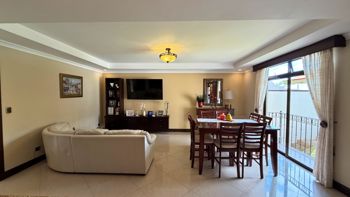 Venta casa de lujo con amplias áreas sociales, Curridabat. (FE) in Granadilla, Curridabat, San José — $975,000 - Photo 4 of 19