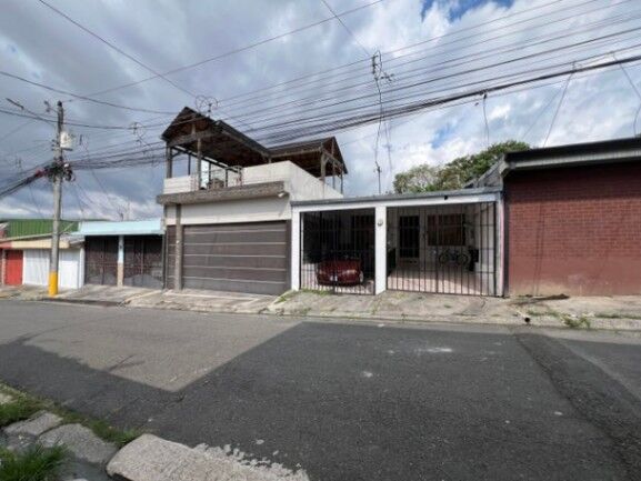 Venta de Casa en Desamparados, San José.  en San Juan De Dios, Desamparados, San José — $106,000