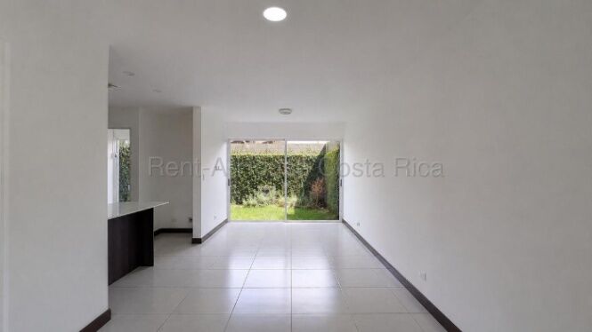 CASA EN VENTA EN SAN JOSÈ  MONTES DE OCA in Sabanilla, Montes De Oca, San José — ₡ 108 000 000