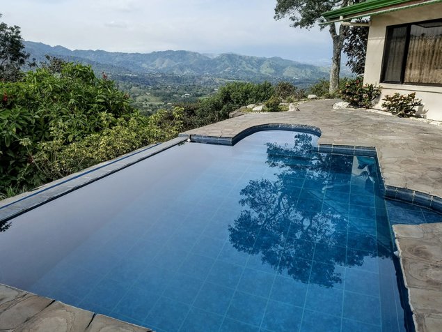 Impresionante casa con vistas panorámicas ubicada en Vista Atenas en Atenas, Alajuela — $460,000