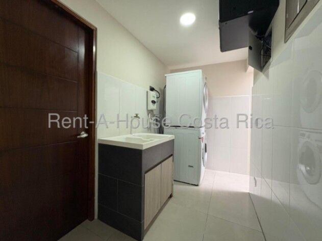 Alquiler de Casa Semi Amueblada en Pozos de Santa Ana. RAH 26-1463 en Pozos, Santa Ana, San José — $3,500
