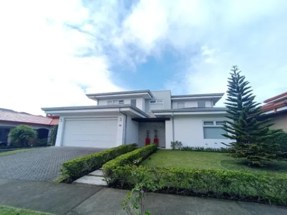 SE VENDE CASA EN LOMAS DEL ZURQUÍ in San Isidro, Heredia — $719,000