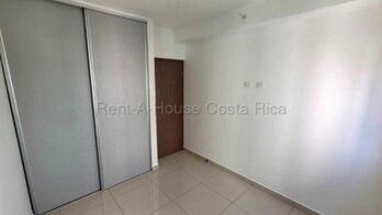 Alquiler de Apartamento en Bambú Rivera, Tibás. RAH 26-2149 en Cinco Esquinas, Tibás, San José — $1,200 - Foto 4 de 20