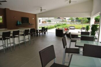 Se alquila apartamento en condominio de Guachipelín Escazú 26-755 in San Rafael, Escazú, San José — $1,350 - Photo 4 of 17