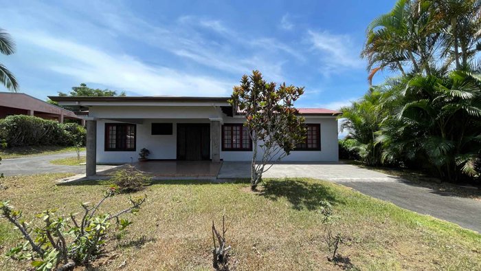 House for Sale in Los Angeles of Grecia en Grecia, Alajuela — ₡ 140 000 000