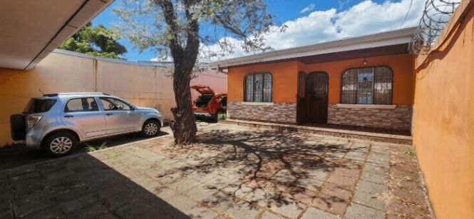 Venta de Terreno Urbano con USO MIXTO y Potencial de Desarrollo en Alajuela. en Desamparados, Alajuela — ₡ 130 900 000