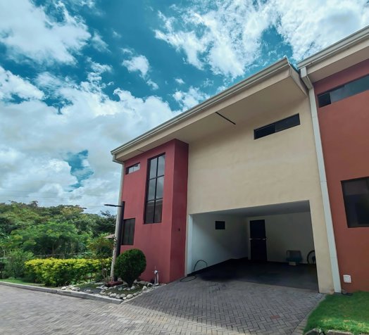Casa en Venta en Condominio Vistas del Cafetal- Moravia en La Trinidad, Moravia, San José — ₡ 107 000 000