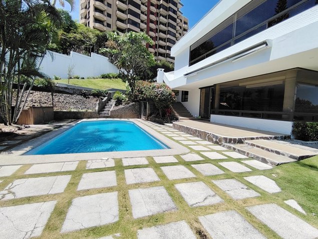 Venta de casa de lujo con piscina y vistas al Valle Central #25-1526 GS in San Rafael, Escazú, San José — $1,070,000