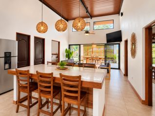 The Beach House – Vacation Home with Private Pool Near Tamarindo en Tamarindo, Santa Cruz, Guanacaste — $50 - Foto 4 de 20
