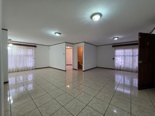 Casa de uso mixto en Jardines Los Sauces Moravia en San Vicente, Moravia, San José — 90 000 000 ₡ - Foto 5 de 20