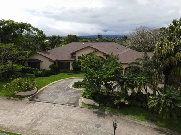 Spectacular luxury house in Santo Domingo de Heredia in Santo Domingo, Heredia — $1,575,000