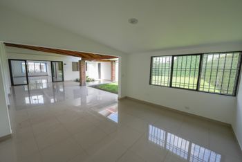Casa Independiente de 4 Habitaciones en Rohrmoser en Pavas, San José — $2,800 - Foto 4 de 30