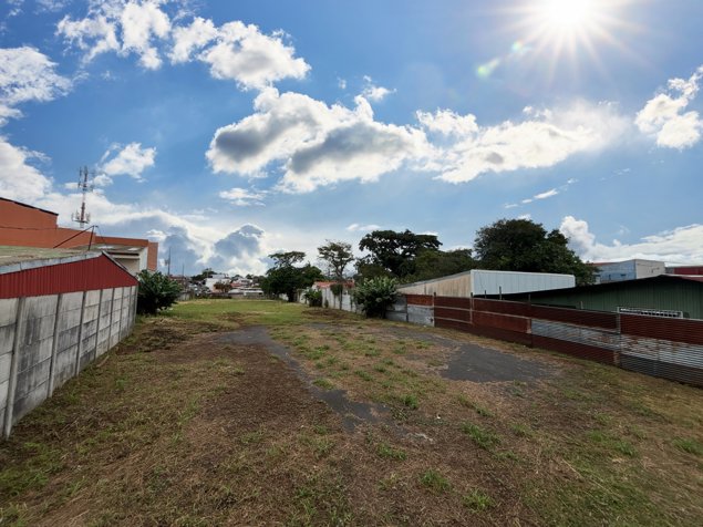 VENTA DE LOTE DE 2567M2, SOBRE CALLE PRINCIPAL, HATILLO 1, SAN JOSÉ en Hatillo, San José — $1,300,000
