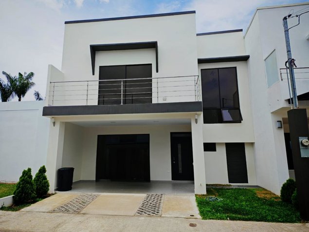 Venta de Casa de Lujo en Condominio Tipo Resort en Tres Ríos in Tres Ríos, La Unión, Cartago — $360,000
