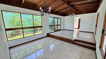 Venta casa remodelada de 1 nivel con jardín, La Guaria, Moravia. (FE) in San Vicente, Moravia, San José — $250,000 - Photo 5 of 20