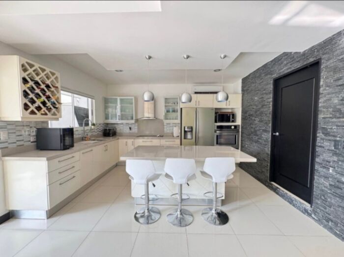 VENTA DE CASA MODERNA, ALAJUELA, OROTINA CENTRO-9575465 en Orotina, Alajuela — $495,000
