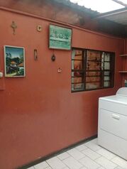 SE VENDE BELLA PROPIEDAD CON CASA Y 4 APARTAMENTOS.  en San Rafael, Vázquez de Coronado, San José — 135 000 000 ₡ - Foto 5 de 20